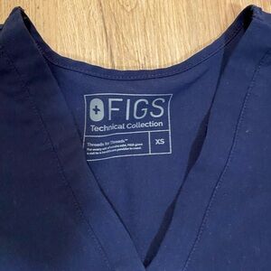 Figs Women's Navy blue top and jogger bottoms